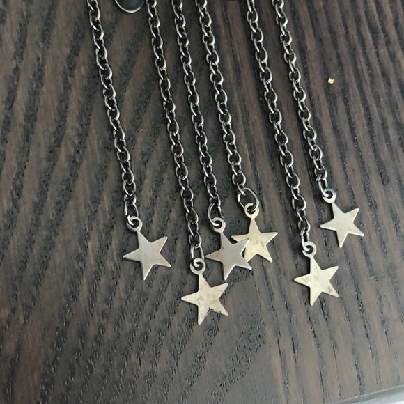 Metallic metal grey hanging earrings - Picture 3 of 4